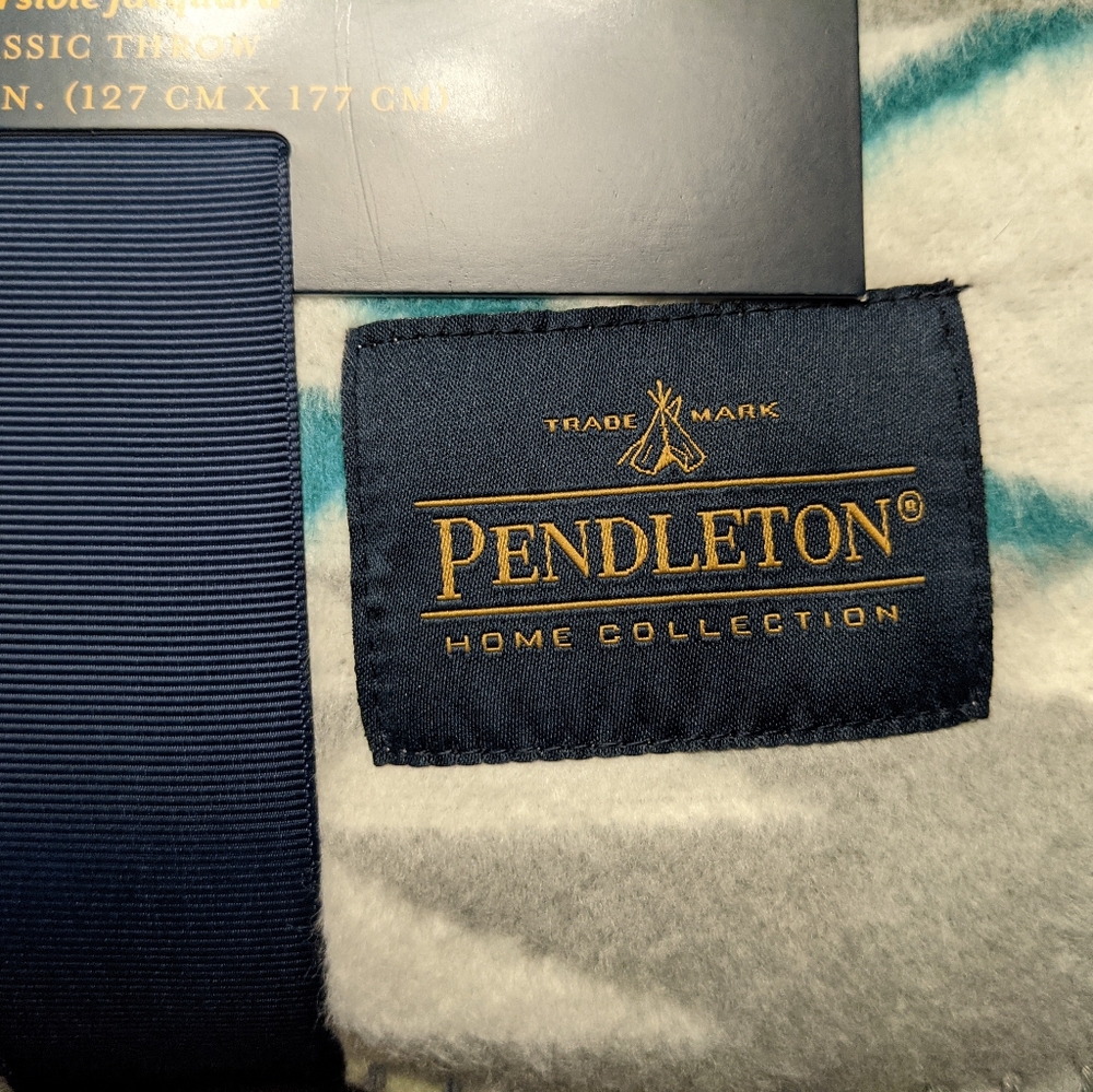Pendleton Home Collection Reversible Throw - Picture 4 of 6